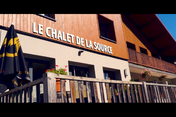 Le chalet de la source en été