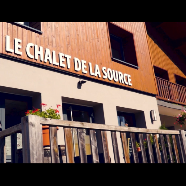 Le chalet de la source en été